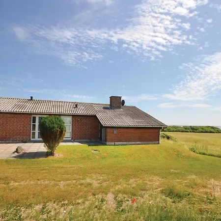 Three-bedroom In Hébergement de vacances