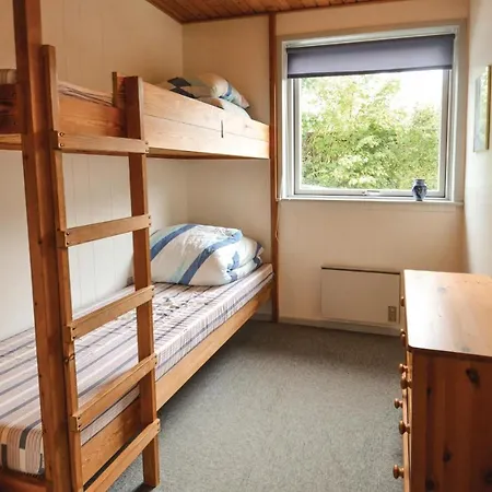 Hébergement de vacances Three-bedroom In *