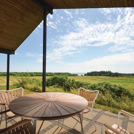 Three-bedroom In Hébergement de vacances Snedsted